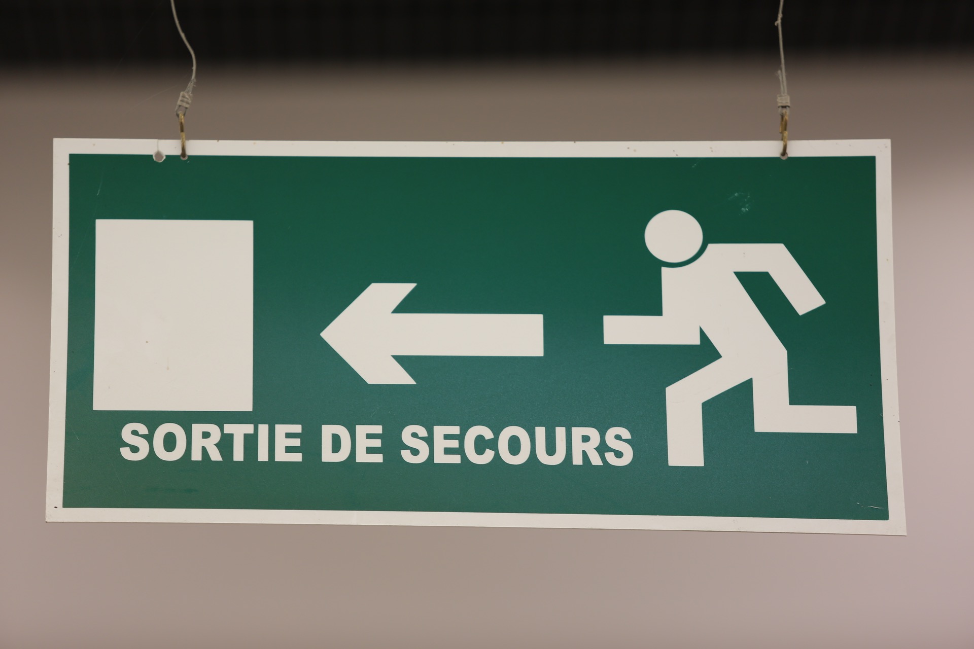 panneau "sortie de secours"